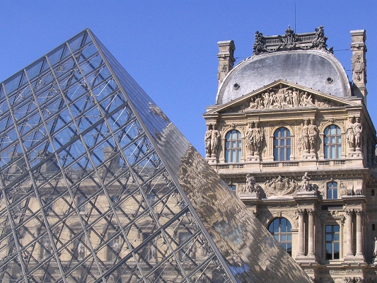 Nyt og gammelt ved Louvre